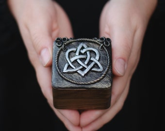 Keltische ringdoos met symbool triquetra bruiloft gepersonaliseerde unieke doos Noorse mythologie vikingdoos voor voorstel met teken van drie-eenheid