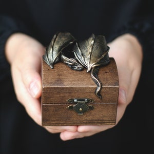 Caja de dragón de bronce caja de boda de madera para anillos caja de propuesta anillo regalo de memoria natural para él caja de joyería de caja de pecho personalizada