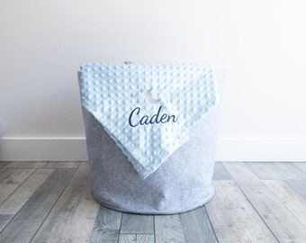 Personalised Embroidered Baby's Name Blanket with Moon and Stars
