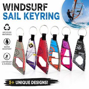 Peut inclure: Porte-clés de voile de planche à voile avec différents motifs. Chaque porte-clés présente un design de voile coloré, une sangle noire et un anneau argenté. Fabriqués à partir de matériaux recyclés, ils sont résistants à l'eau.
