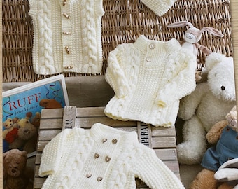 Patrón de punto para abrigo, suéter, chaleco y gorro Aran, tallas 16-23, en King Cole 5223.