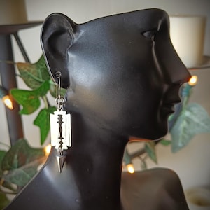 Boucles d'oreilles à pointes en forme de lame de rasoir - Boucles d'oreilles pendantes gothiques punk en acier inoxydable - Bijoux unisexes personnalisables