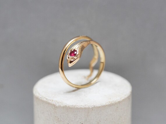 18ct Yellow Gold Snake Ring with Ruby detail on h… - image 2