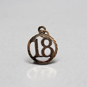 9ct yellow gold charm with 18