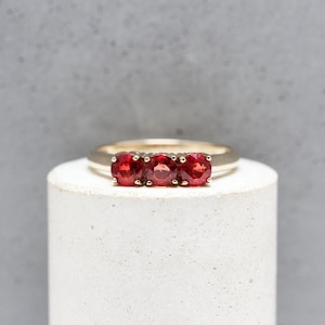 9ct Yellow Gold, Red Quartz Ring, UK Size N