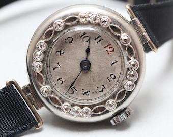 1930&#39;s Vintage Platinum and Diamond Ladies Wrist Watch