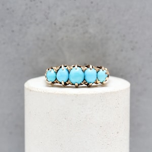 18ct Yellow Gold and Turquoise Ring. Size (UK) N. Overall Weight 3.20g