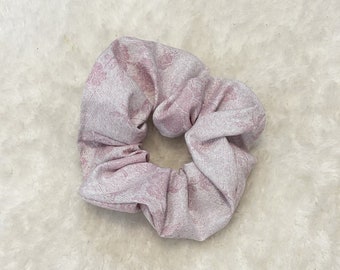 Vintage pink scrunchie with rose patterns