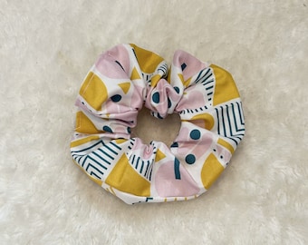 Chouchou (scrunchie) with colorful geometric patterns