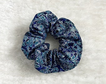 Chouchou (scrunchie) with navy blue and silver turquoise paisley patterns