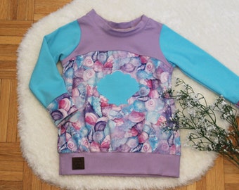 Lilac and sky blue long-sleeved sweater / shell patterns / with appliqué