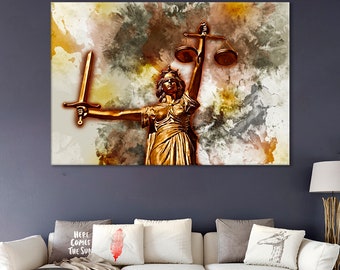 Op de afbeelding: Een aquarel schilderij van het standbeeld van Justitia. Het standbeeld houdt een zwaard en een weegschaal vast. De achtergrond is een mix van bruin, geel en wit.