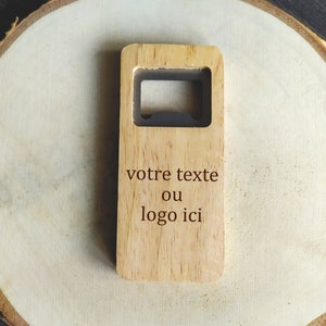 Personalisierter Flaschenöffner aus Holz