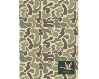 Fluwelen deken, gepersonaliseerde groene eend camouflagedeken met naam, kinderen, jagers, mannen, vader, boomschorsontwerp, cadeau, woondecoratie