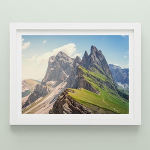 Impresión de paisajes de montaña en Seceda, Dolomitas, Italia
