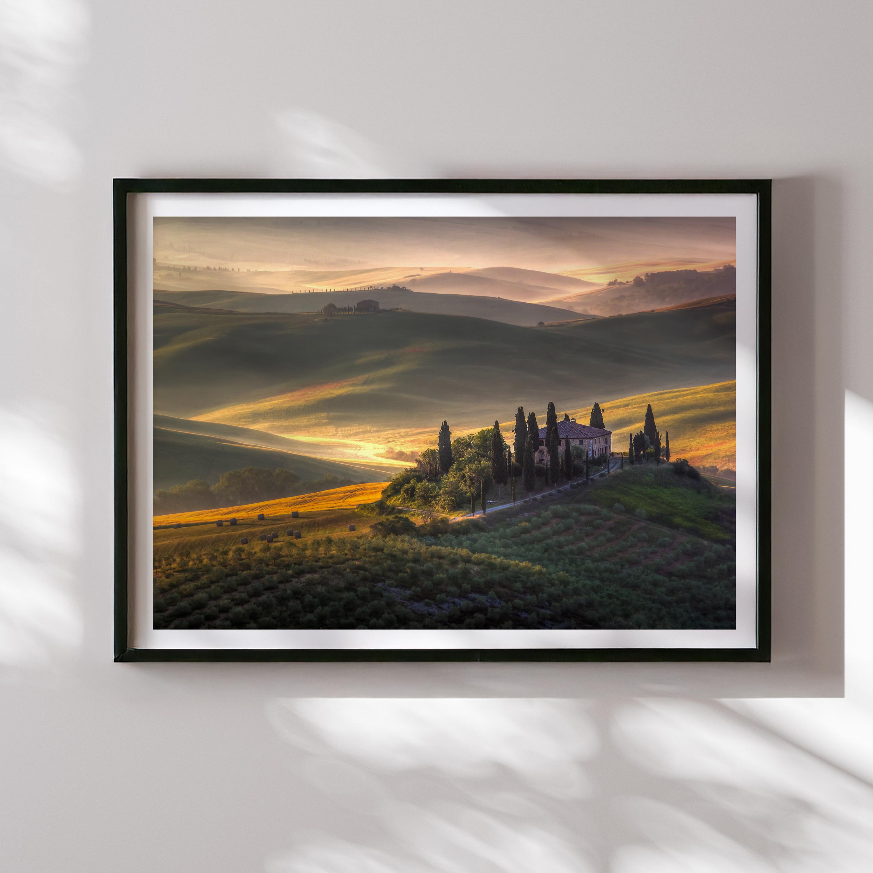 トスカーナの日の出風景プリント：ヴァル・ドルチャのイタリアの田園