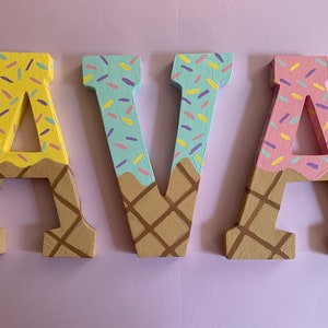 Letras de madeira pintadas à mão personalizadas
