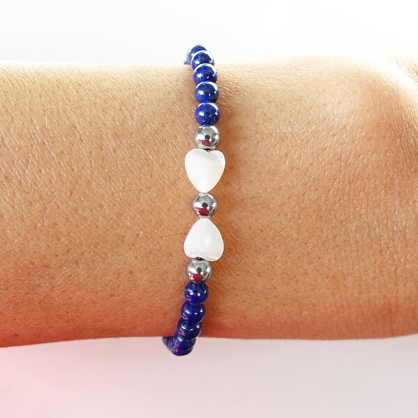 Bracelet en Lapis lazuli et Coeurs en nacre,cadeau, fête, anniversaire, noël, bracelet amour, Saint Valentin, noël, pierres fines naturelles