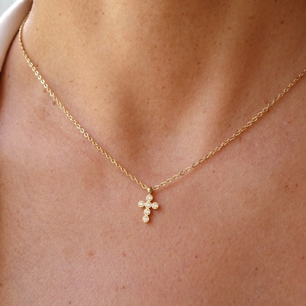 Collier croix doré ou argenté, chaîne en acier inoxydable et brillants en zirconium, idée cadeau, bijou femme, collier fin, cadeau noël