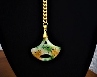 Pendulum - Necklace with jade pendant.