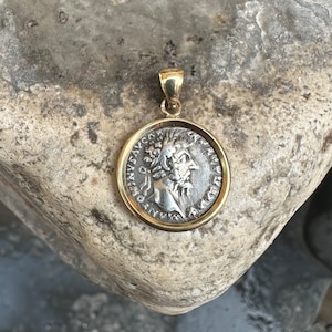 Emperor Marcus Aurelius silver coin  (denarius-2nd century AD) 18 Kt gold pendant