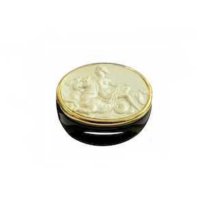 Venus cameo ring set in  plexiglass and bronze
