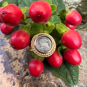Genuine Roman Coin (3rd cent. BC) 18 Kt Gold Ring depicting the Goddess Rome