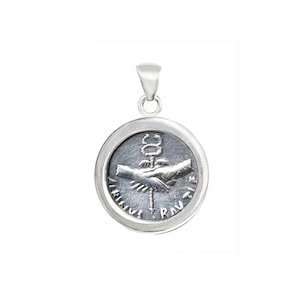 Anhänger aus Sterlingsilber mit echter römischer Münze ( 48 v. Chr. ) mit Darstellung zweier zitternder Hände (&quot;dextrarum iunctio&quot;)