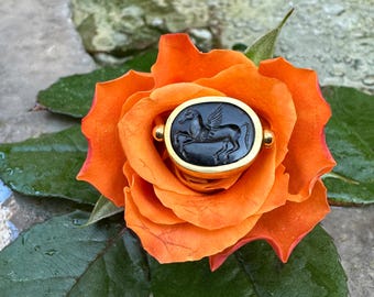 PEGASUS Genuine Roman intaglio (1st-2nd century AD) on black onyx 18 Kt Gold ring