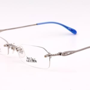 Jean Paul Gaultier 55 0063 vintage bril gemaakt van Japans tinanium, nikkelvrij. Kleine y2k-frames gemaakt in Japan in de jaren 2000