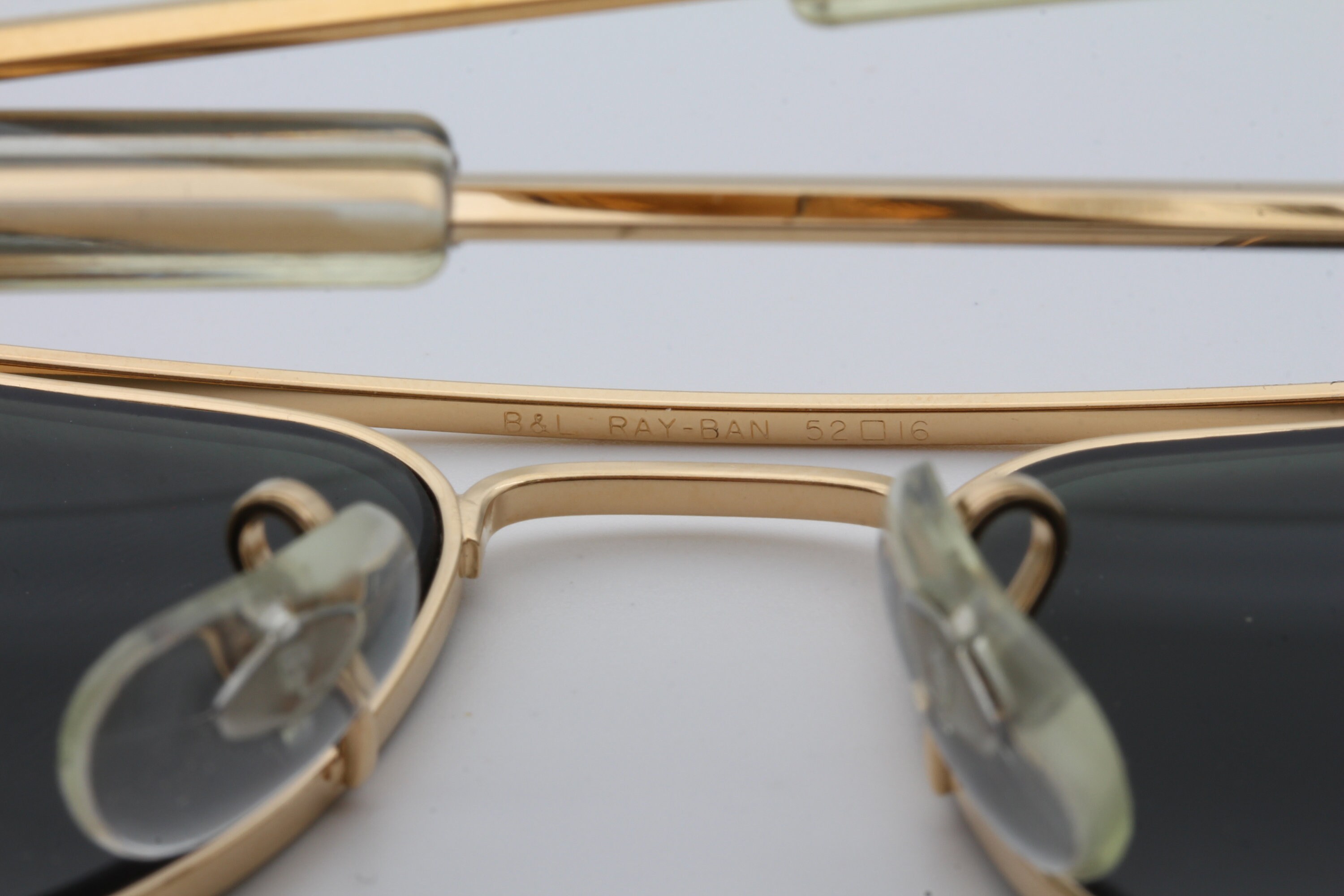 How To Spot A Fake Pair Of RayBan Aviator Flash Lenses