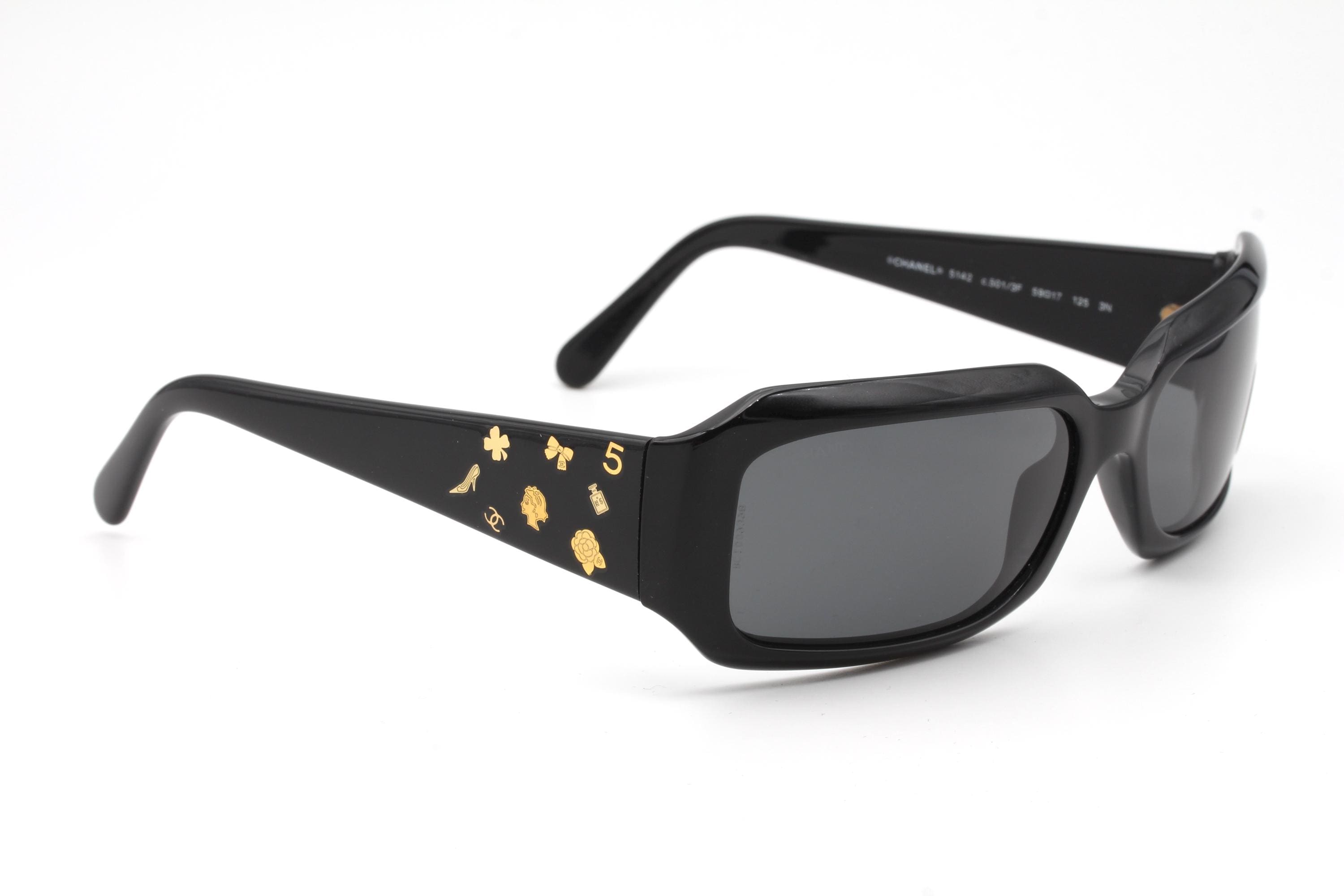 美品・希少　CHANELヴィンテージアイコンチャームサングラス　5142 Chanel 5142 Vintage Sunglasses Made in Italy 2000's - New Old