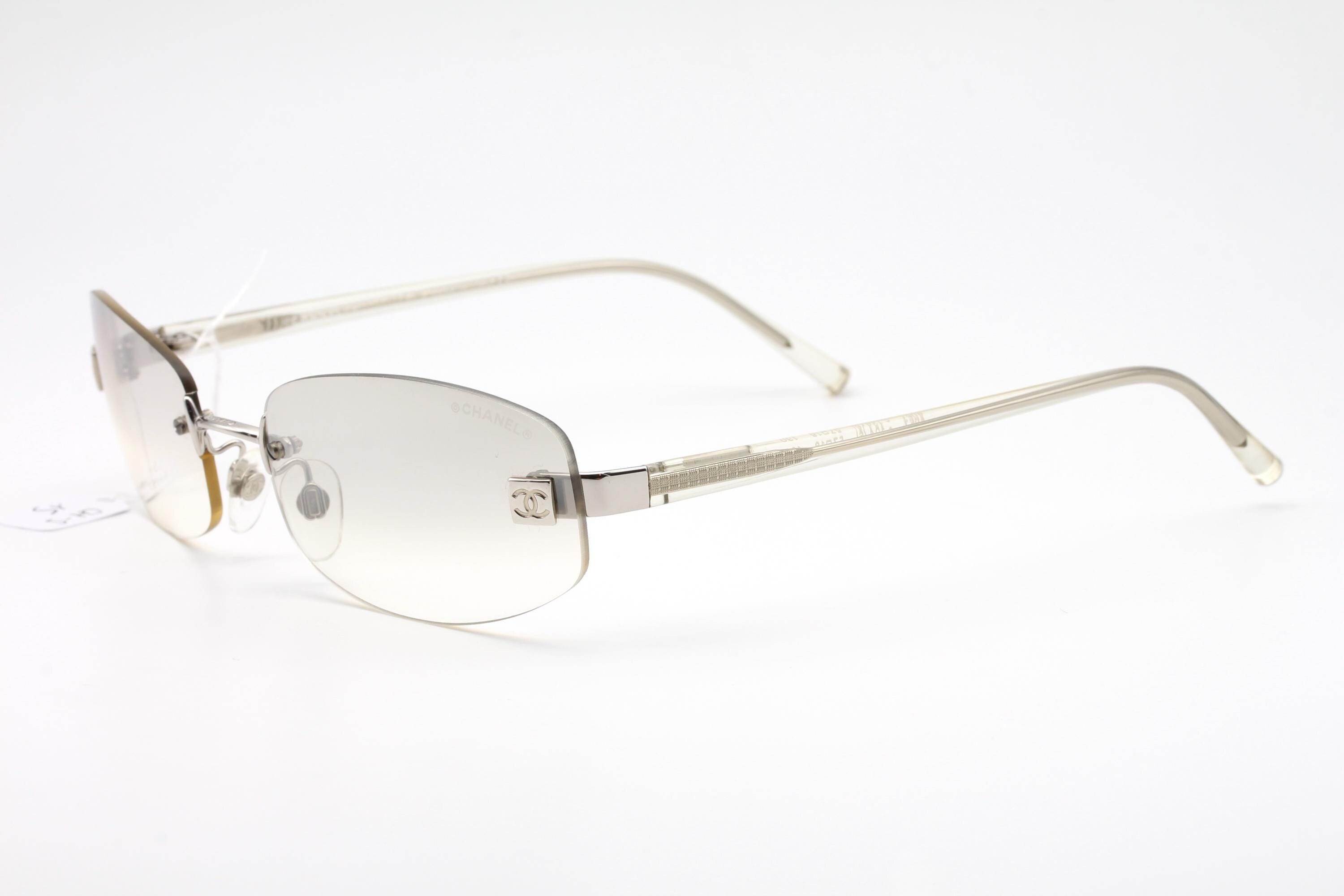 ゆ　　　CHANEL Buy Chanel 4067 Vintage Sunglasses Made in Italy 2000's