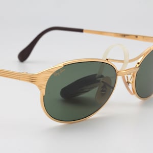 Ray Ban B&L Signet W1394 vintage classic metal sunglasses with square shape and gold frames, made in the USA 90's