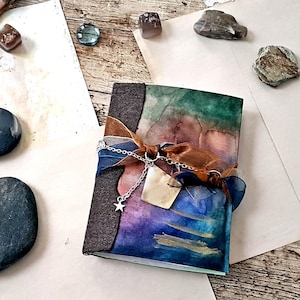 Junkjournal notebook, handmade & unique - handpainted textured cover, ecofriendly with vintage fabrics and charms, A6 - 14 sheets / 28 pages