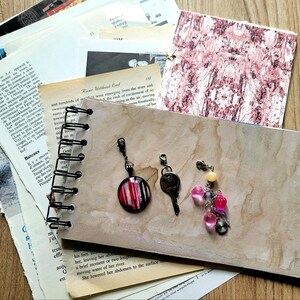Set / Kit junkjournal et journaling - Carnets eco-friendly, couverture noire et carte routière recyclée - Carnet panoramique et pampilles x4