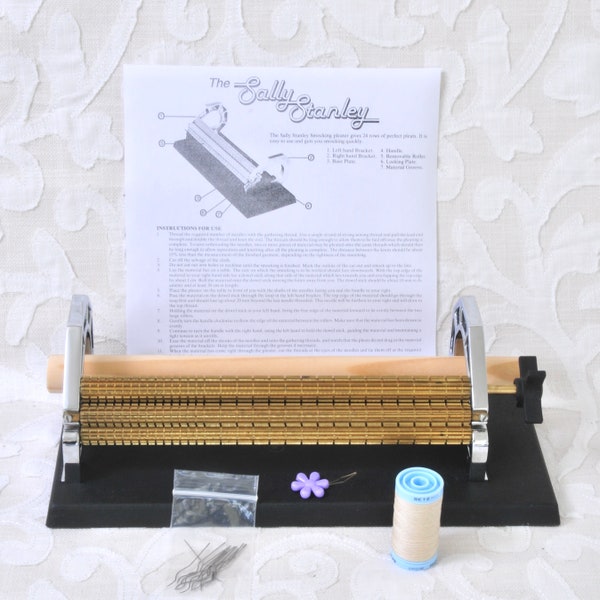 Smocking Pleater Sally Stanley Gathering Basting Machine / 31 Needle Slots / NICE