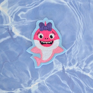 Pink Baby Shark Purple Bow 4 Pouces fer sur ou coudre sur denim veste sac à dos Chaussures Totes Feltie