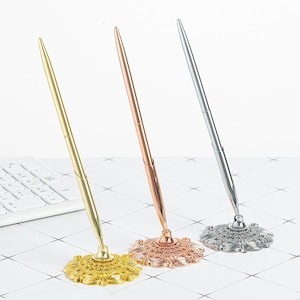 Gold Metall Stift mit Sockel, Gold Stift mit Ständer, Gold Metall Stift, Hochzeit Gästebuch Stift, Gästebuch Stift, Metall Kugelschreiber, Schwarze Tinte
