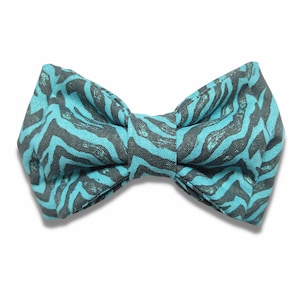 Blue Zebra Print Bow Tie, Animal print dog bow, Safari Bow Tie, Dog collar bowtie, Bowtie for dog, Pet accessories