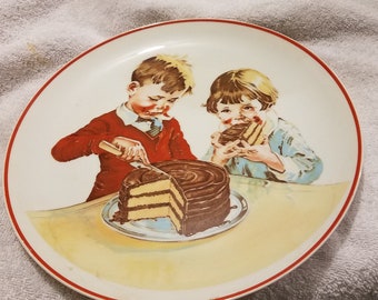 1980 Hershey Foods Corporation Platte mit Cover von 1934 Hershey es Chocolate Cookbook