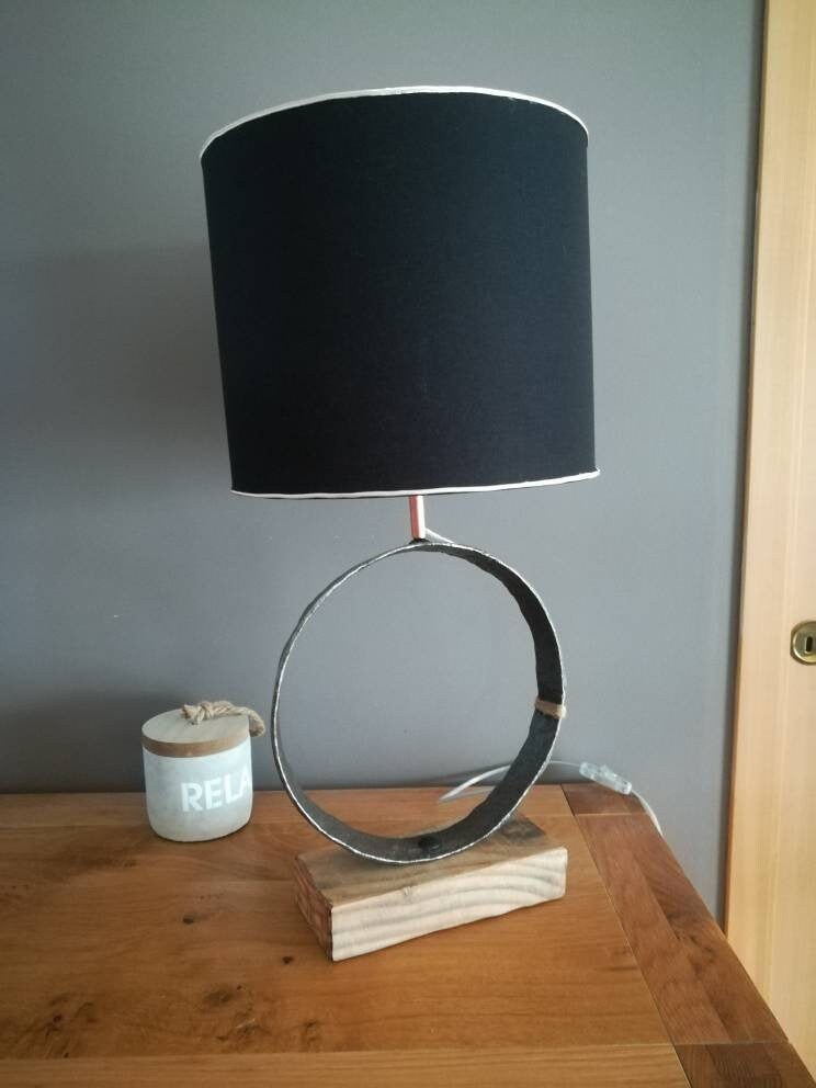 Lampe Originale, Lampe Chic Moderne Réalisée avec Un Cercle de Tonneau Vin Recyclé et Son Socle en B