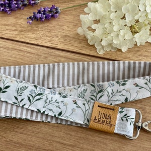 Schlüsselband Blumen Schlüsselanhänger Vegan • LILLYBETH • Punkte Beige Lanyard Stripes Light Brown • Schlüsse Floral Blumen Natur Leder
