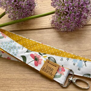Schlüsselband mit Blumen und Punkte • FLOWERY WHITE • Senfgelb Ocker • Lanyard Dots Mustard Yellow • Schlüsselanhänger lang Leder handmade