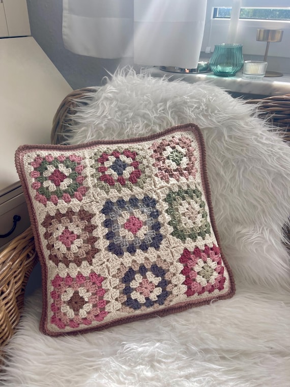 Vintage Dekokissen im Granny Square Stil • Handgemachtes Häkelkissen 40x40cm  – Bio Baumwolle – Boho Kissen Handmade - Vintage Dekokissen