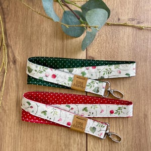 Blumen Schlüsselanhänger Schlüsselband Vegan • Gartenliebe Erdbeeren • Ausweisband • Punkte • Rot • Grün