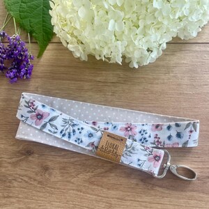 Schlüsselband Blumen Schlüsselanhänger Vegan • FLOREA FLOWERS • Weiße Punkte Beige • Lanyard Dots • Schlüsselbund Karabiner Leder