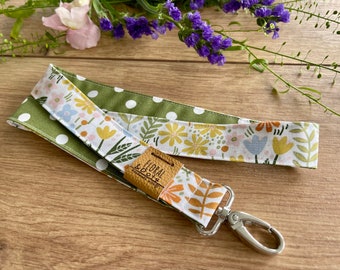 HYGGE FLOWERS • Schlüsselband Blumen Punkte Maigrün Grün • Lanyard Dots Green  • Schlüssel Anhänger Lenyard Karabiner Ausweisband