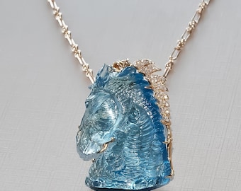 Collar de caballo con diamantes y topacio azul en oro de 18 quilates – Pieza única