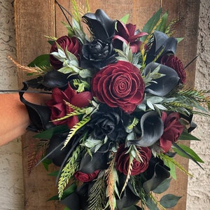 Gothic Wedding Wood Flower Bouquet in Dark Red and Black Wood Rose, Burgundy Goth Bouquet, Faux Black Calla Lilies, Forever Flowers by Gigi